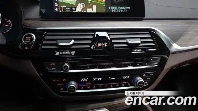 BMW 5 Series 2018 — Фото 17/20