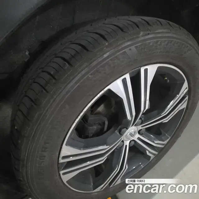 Volvo XC40 2020 — ფოტო 3/5