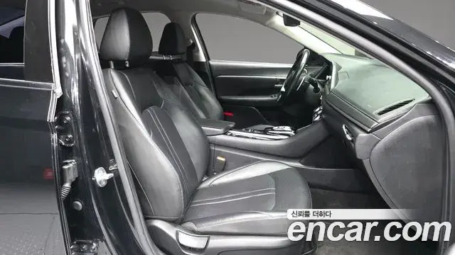 Hyundai Sonata Hybrid 2022 — Photo 17/29