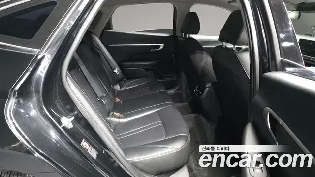 Hyundai Sonata Hybrid 2022 — Photo 24/29