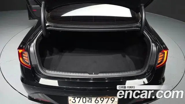 Hyundai Sonata Hybrid 2022 — Photo 1/29