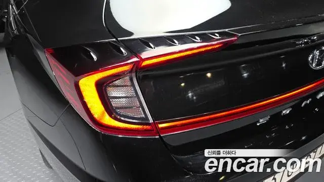Hyundai Sonata Hybrid 2022 — Photo 27/29