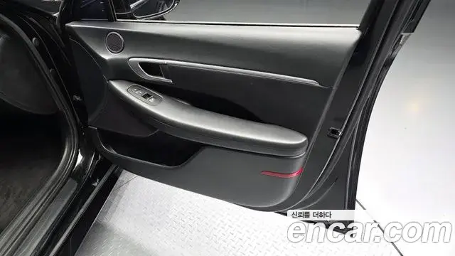 Hyundai Sonata Hybrid 2022 — Photo 16/29