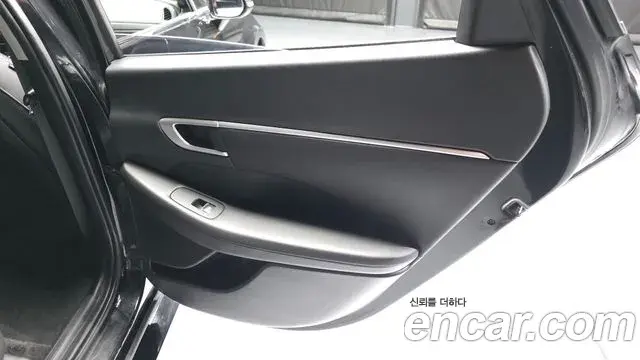 Hyundai Sonata Hybrid 2022 — Photo 15/29