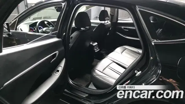 Hyundai Sonata Hybrid 2022 — Photo 23/29