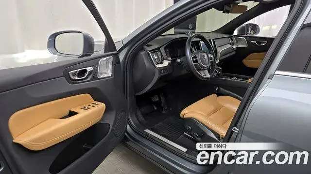 Volvo XC60 2018 — Фото 10/20