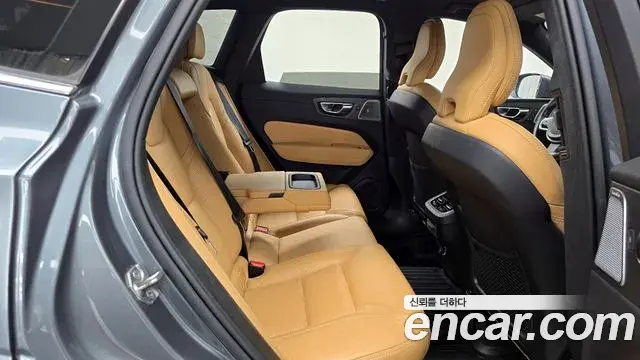 Volvo XC60 2018 — Фото 12/20