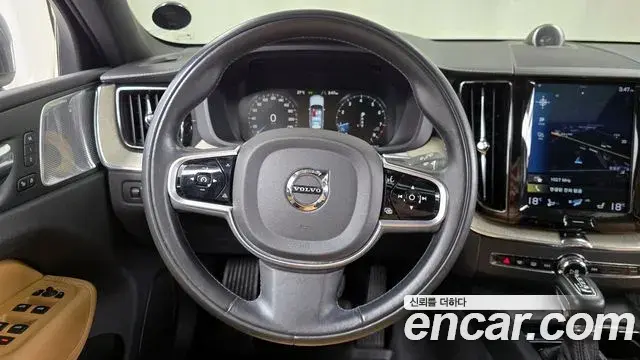Volvo XC60 2018 — Фото 13/20