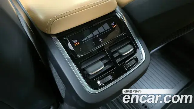 Volvo XC60 2018 — Фото 18/20