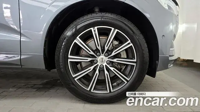 Volvo XC60 2018 — Şəkil 29/34