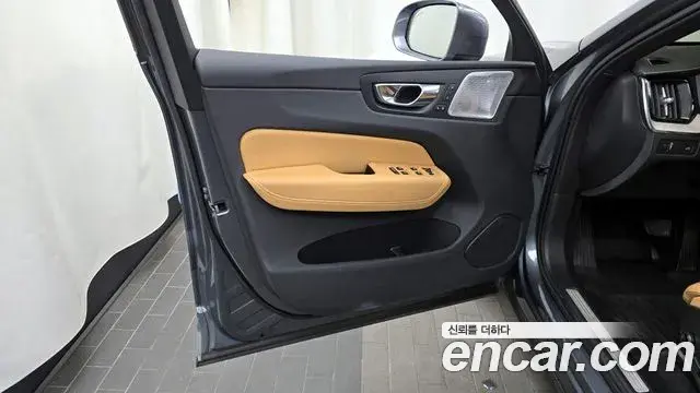 Volvo XC60 2018 — Şəkil 6/34