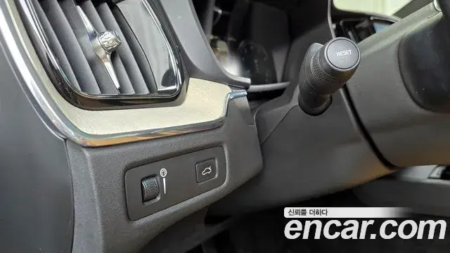 Volvo XC60 2018 — Şəkil 7/34