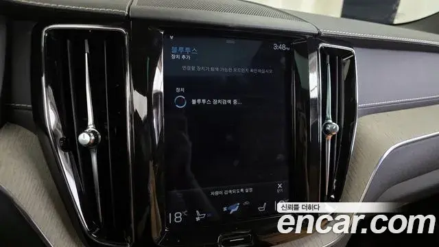 Volvo XC60 2018 — Şəkil 13/34