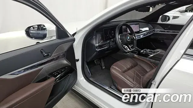 BMW 7 Series 2023 — Şəkil 15/32