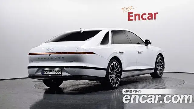 Hyundai Grandeur Hybrid 2023 — Photo 5/30