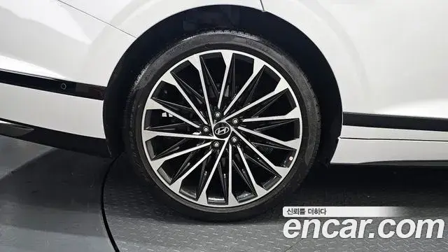 Hyundai Grandeur Hybrid 2023 — Photo 27/30