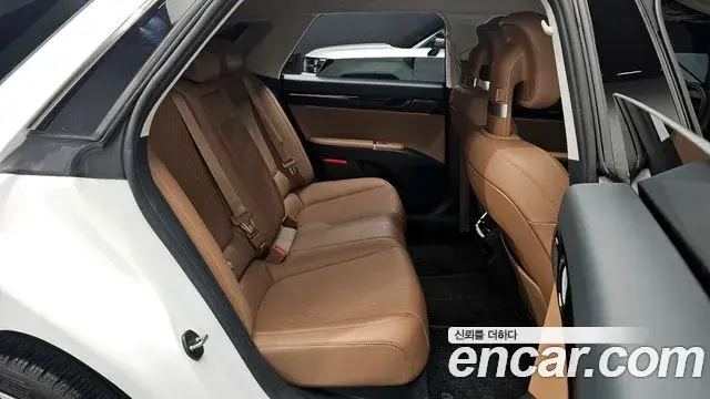 Hyundai Grandeur Hybrid 2023 — Photo 18/30