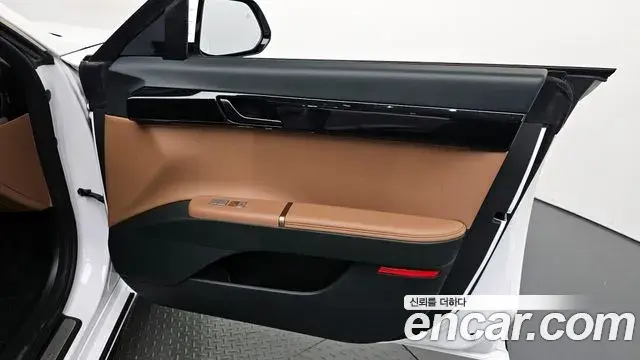 Hyundai Grandeur Hybrid 2023 — Photo 9/30