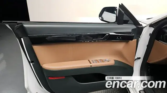 Hyundai Grandeur Hybrid 2023 — Photo 21/30