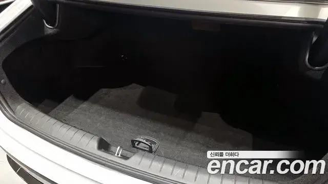 Hyundai Grandeur Hybrid 2023 — Photo 13/30