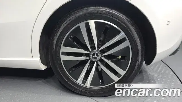 Mercedes-Benz A-Class 2021 — ფოტო 6/30