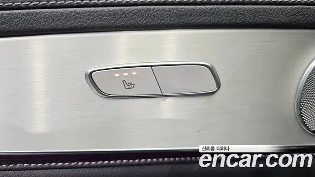 Mercedes-Benz GLC-Class 2018 — Şəkil 18/33