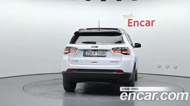 Jeep Compass 2022 — Şəkil 26/32
