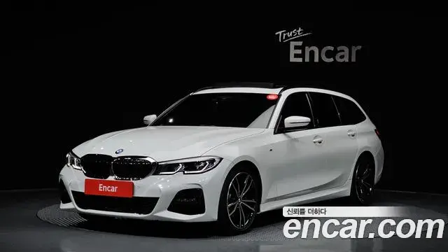 BMW 3 Series 2022 — Photo 28/32