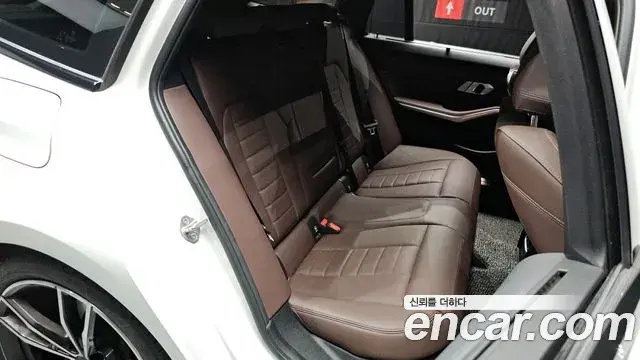 BMW 3 Series 2022 — Photo 31/32