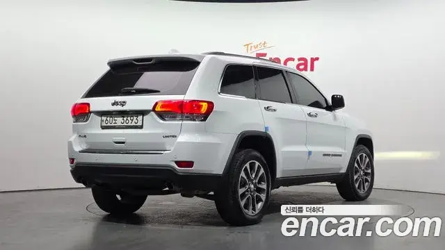 Jeep Grand Cherokee 2018 — Фото 2/20