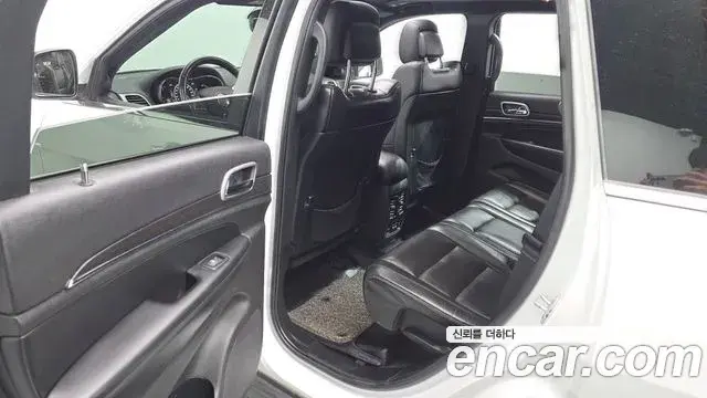 Jeep Grand Cherokee 2018 — Фото 12/20