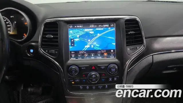 Jeep Grand Cherokee 2018 — Фото 13/20