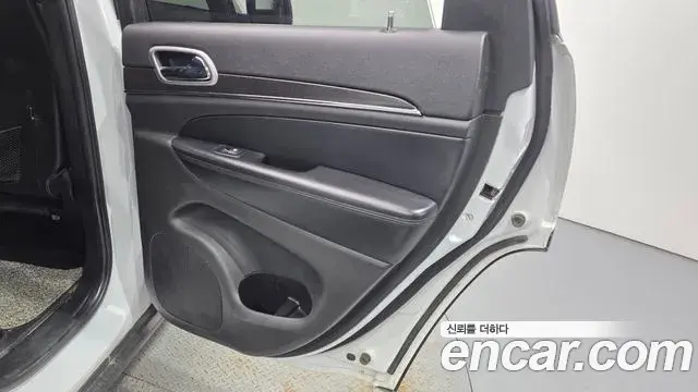 Jeep Grand Cherokee 2018 — Photo 8/32