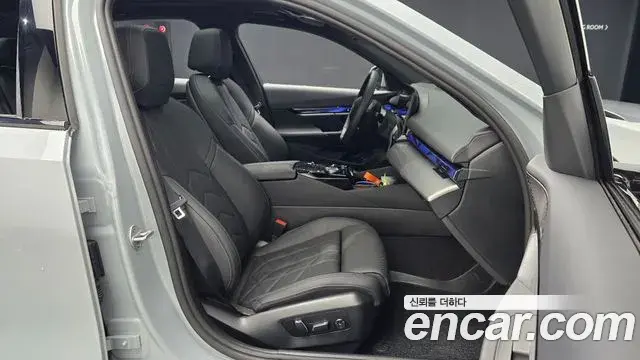 BMW 5 Series 2025 — Photo 13/20