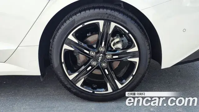 Kia K5 2023 — Şəkil 13/32