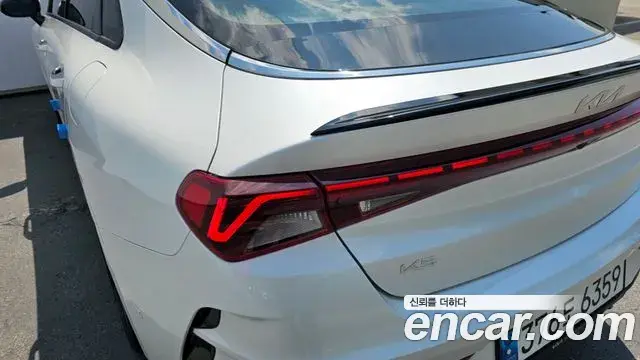Kia K5 2023 — Şəkil 22/32
