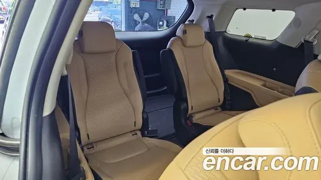 Kia Carnival 2022 — Şəkil 23/33