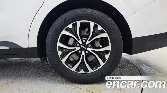 Kia Carnival 2022 — Şəkil 25/33