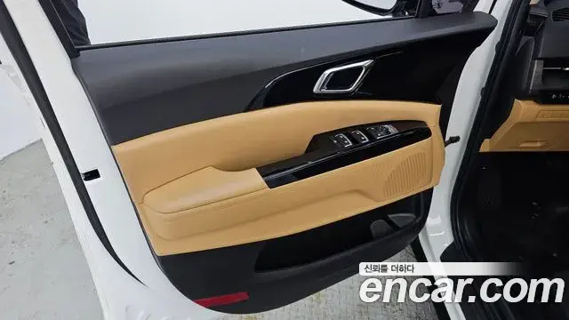 Kia Carnival 2022 — Şəkil 28/33