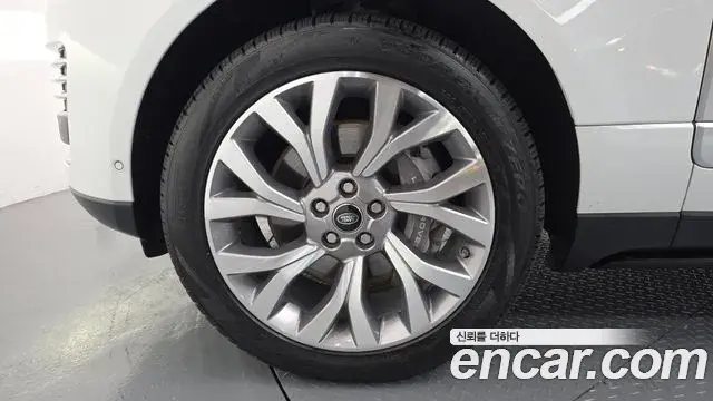 Land Rover Range Rover 2019 — ფოტო 13/20