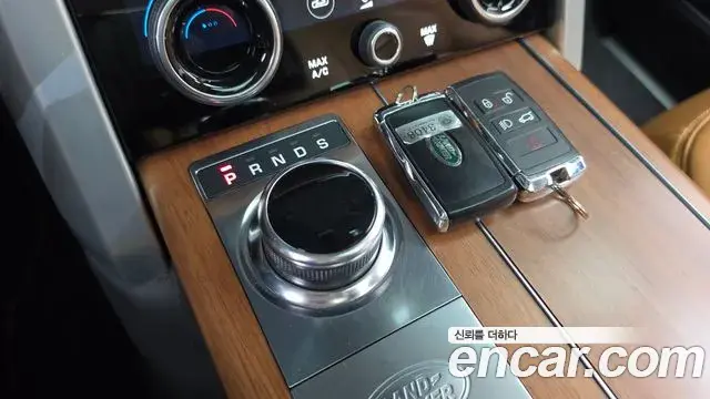 Land Rover Range Rover 2019 — ფოტო 14/20