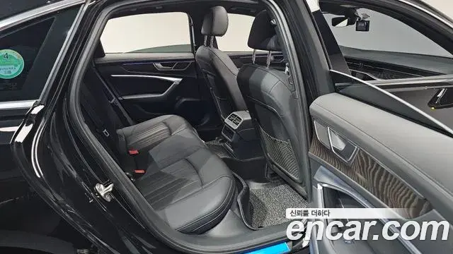 Audi A6 2021 — ფოტო 17/35