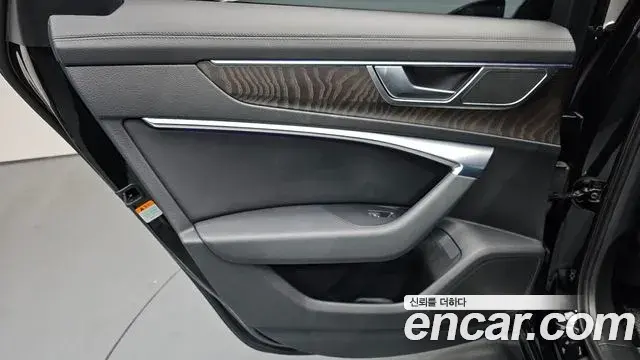 Audi A6 2021 — ფოტო 15/35
