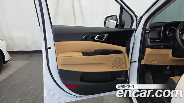 Kia Carnival 2022 — Photo 30/32