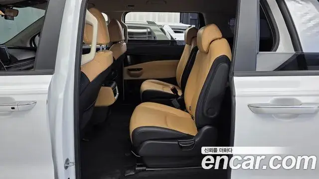 Kia Carnival 2022 — Photo 2/32