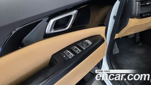Kia Carnival 2022 — Photo 14/32