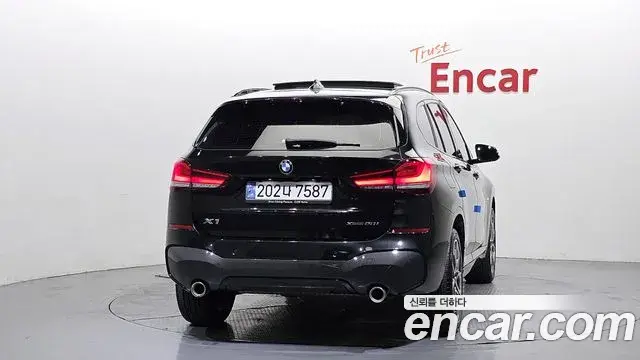 BMW X1 2022 — ფოტო 28/32