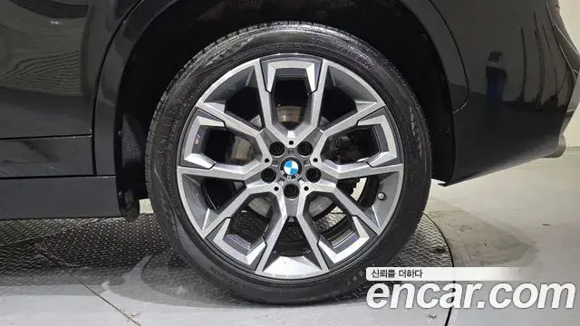 BMW X1 2022 — ფოტო 20/32