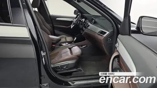 BMW X1 2022 — ფოტო 25/32