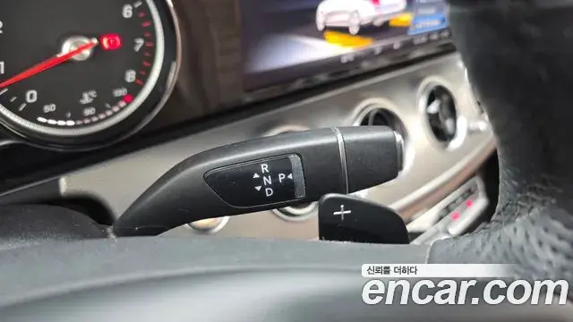 Mercedes-Benz E-Class 2018 — ფოტო 13/20